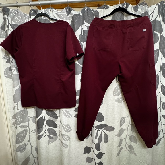 Figs Maroon Technical Collection Scrub Set - Picture 2 of 5